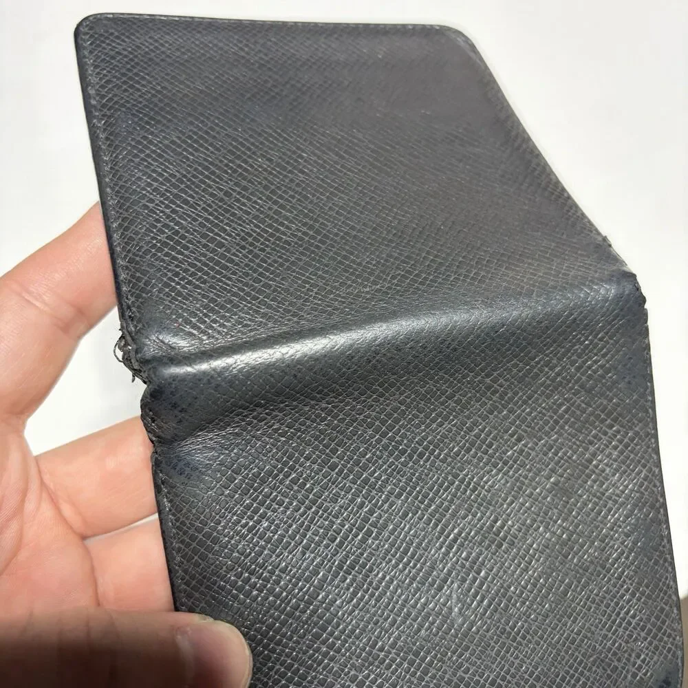 Louis Vuitton Men’s Saffiano Leather Bifold Wallet Black